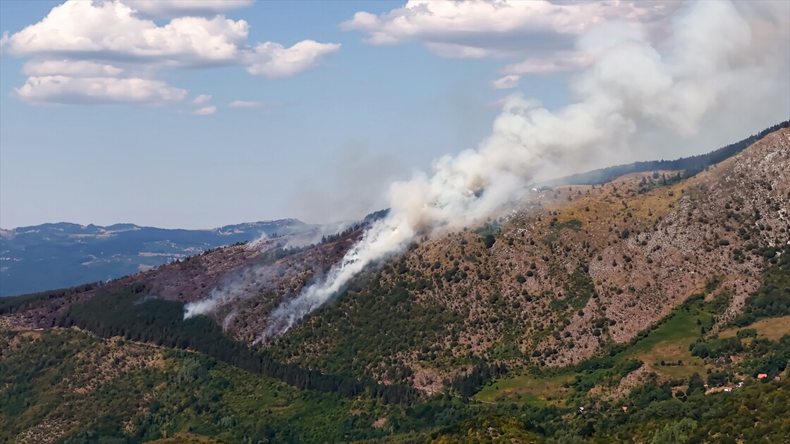 Sarajevo: Požar na Trebeviću i dalje aktivan