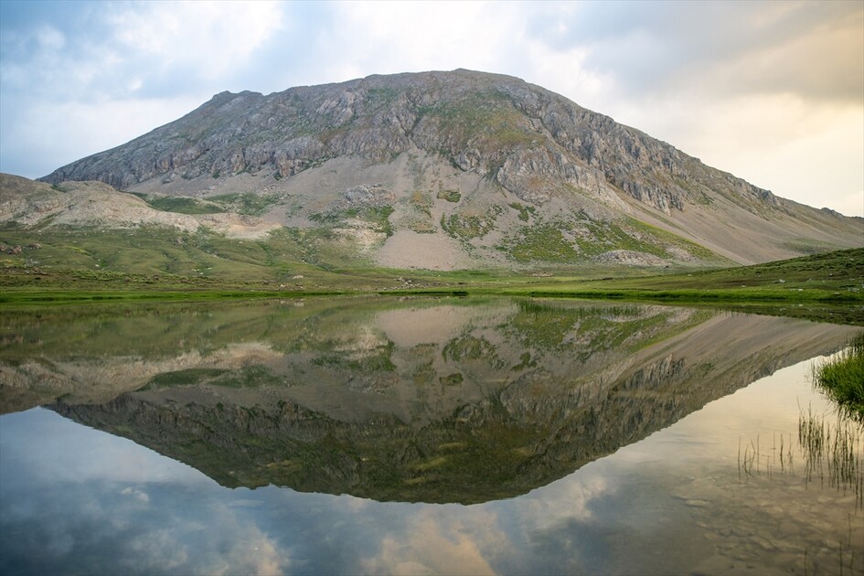 Tunceli'nin 3 bin metre rakımlı dağları kampçıları cezbediyor