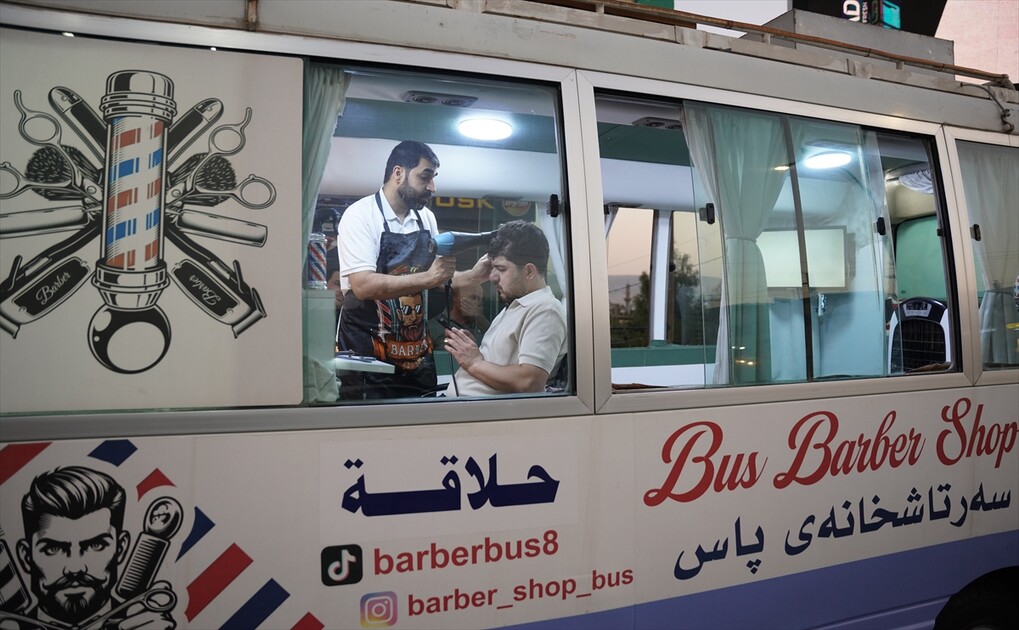 سه‌رتاشێك پاسێکی کردووەتە سەرتاشخانەی گەرۆک