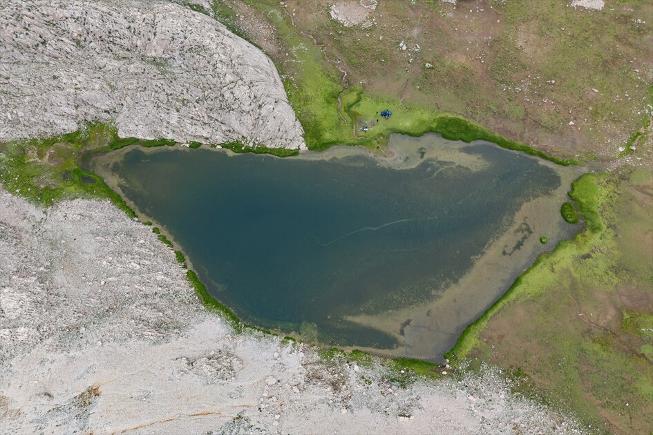 Tunceli'nin 3 bin metre rakımlı dağları kampçıları cezbediyor