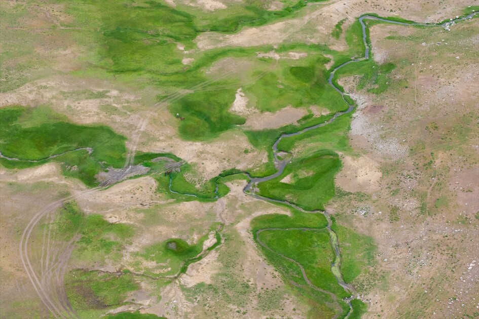Tunceli'nin 3 bin metre rakımlı dağları kampçıları cezbediyor