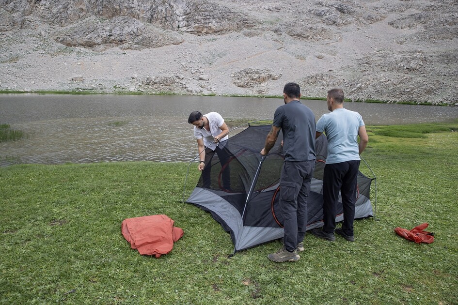 Tunceli'nin 3 bin metre rakımlı dağları kampçıları cezbediyor