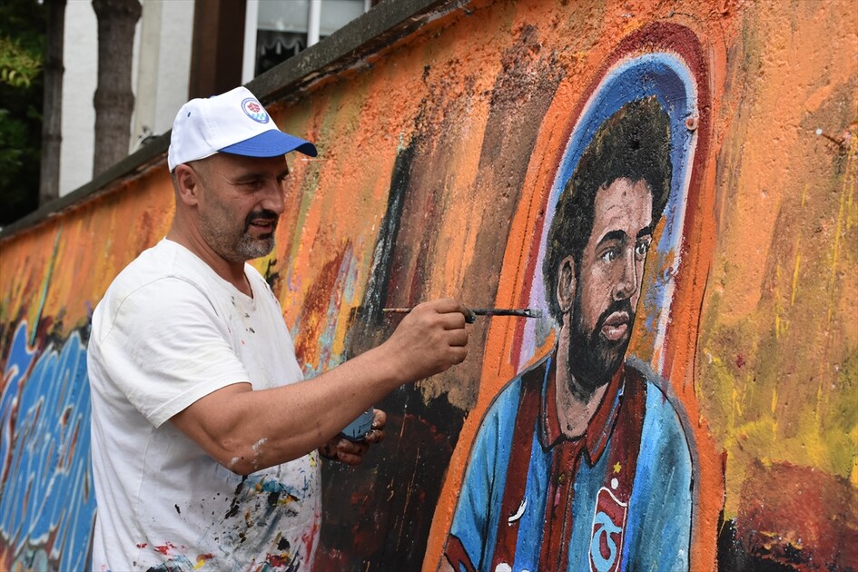 محمد صلاح يتصدر جدارًا بطول 40 مترًا في طرابزون التركية