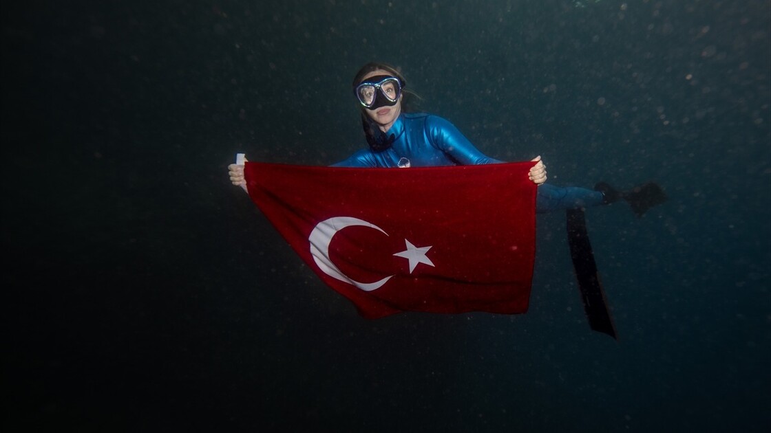 Milli sporcu Şahika Ercümen 30 Ağustos için Hatay'da