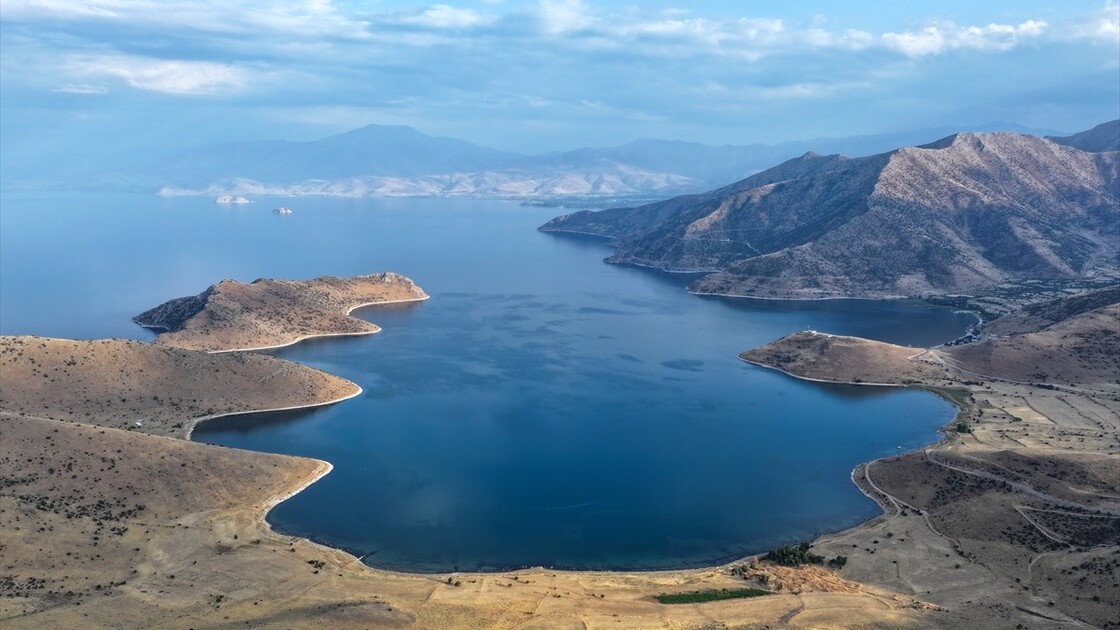 Van Gölü'nün eşsiz güzelliklerinden Deveboynu Yarımadası milli park statüsüyle korunacak