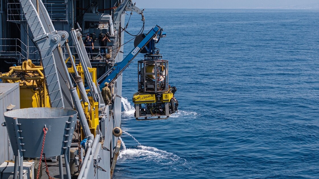 AA, Girne açıklarında batan gemiye ilişkin arama kurtarma çalışmalarını TCG Alemdar'da görüntüledi