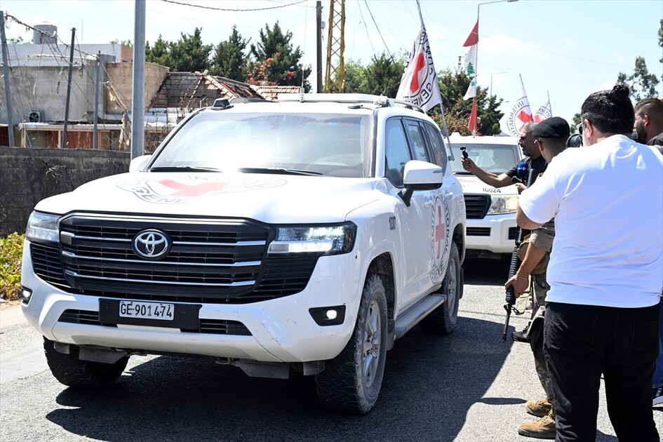 لبنان يتسلم عبر الصليب الأحمر 4 أسرى كانوا محتجزين في إسرائيل