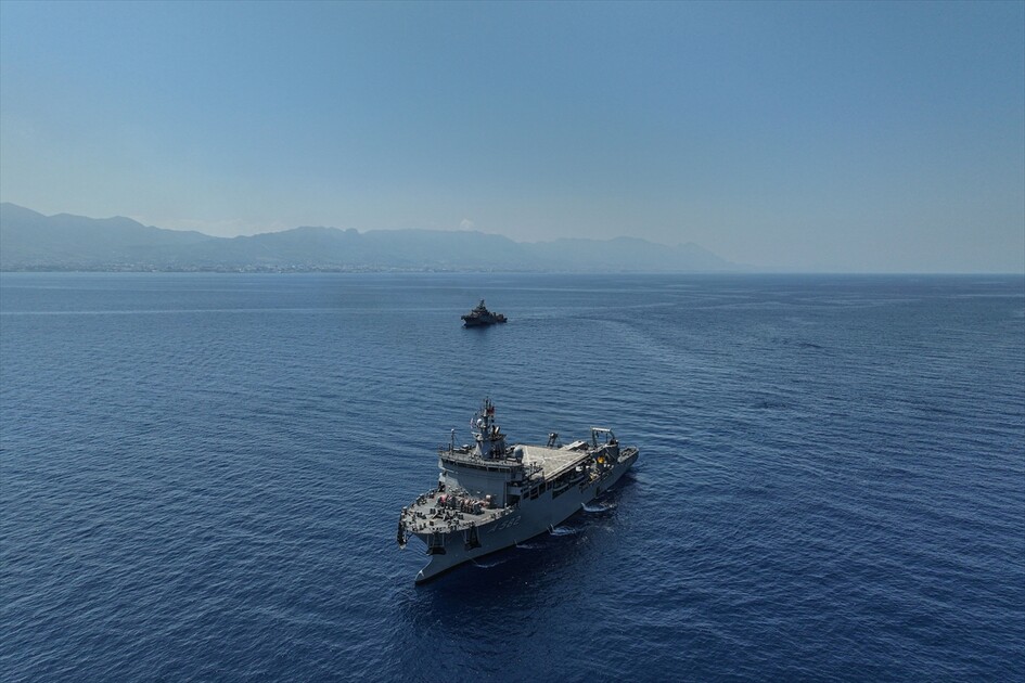 AA, Girne açıklarında batan gemiye ilişkin arama kurtarma çalışmalarını TCG Alemdar'da görüntüledi