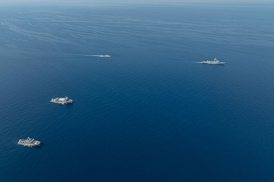 AA, Girne açıklarında batan gemiye ilişkin arama kurtarma çalışmalarını TCG Alemdar'da görüntüledi