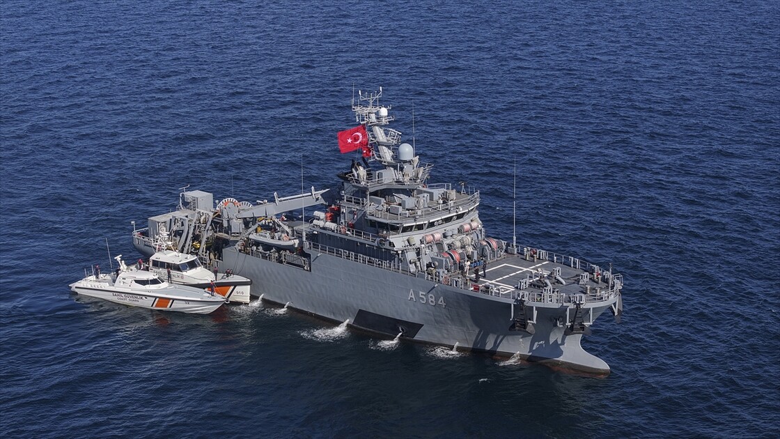 Silivri açıklarındaki kazada batan geminin bulunduğu bölgedeki çalışmalar sürüyor