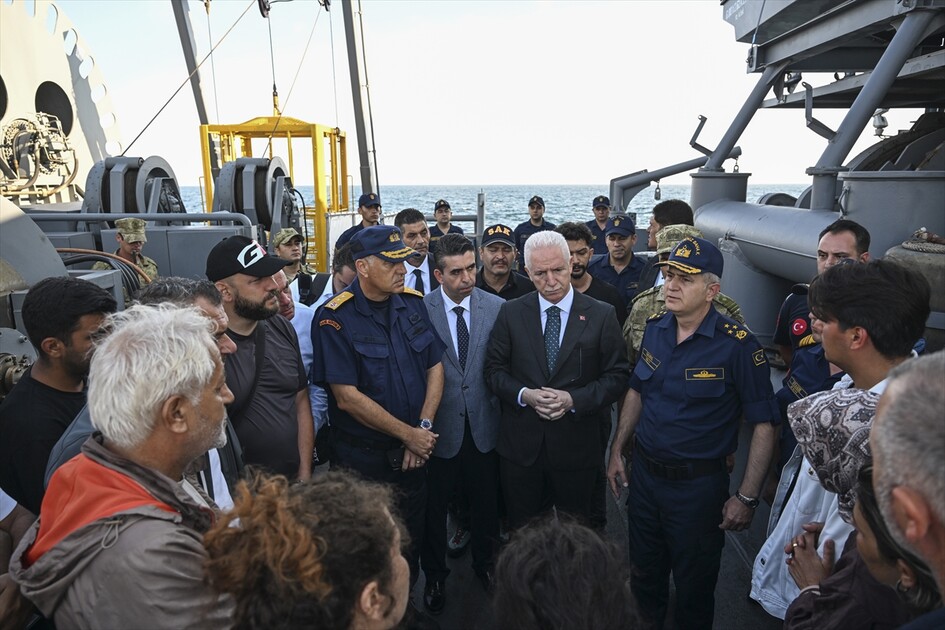 Silivri açıklarındaki kazada batan geminin bulunduğu bölgedeki çalışmalar sürüyor