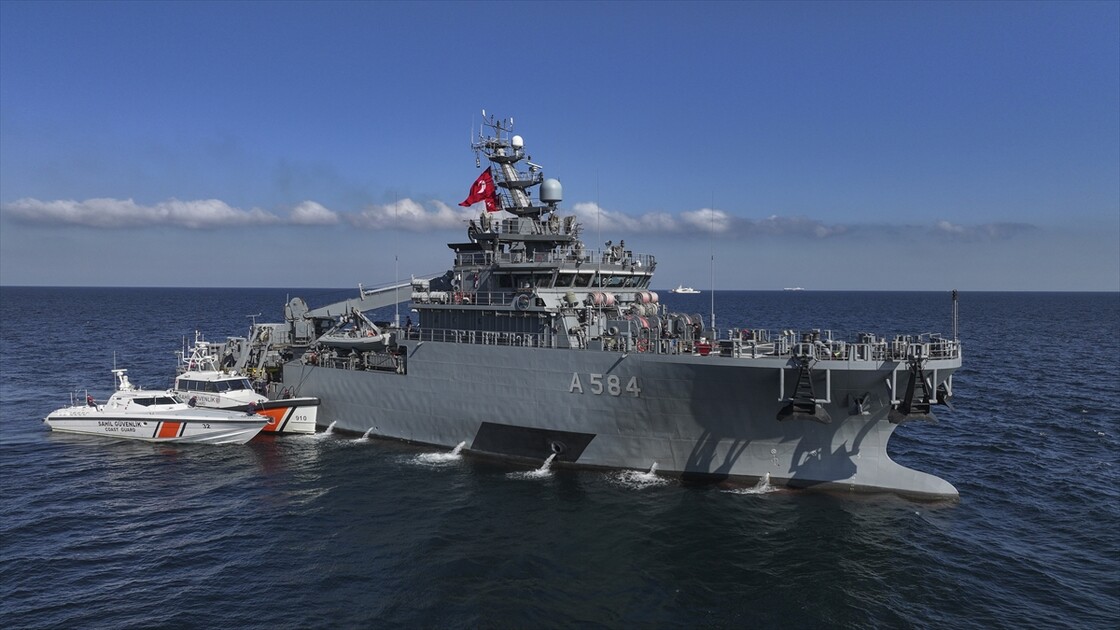 Silivri açıklarındaki kazada batan geminin bulunduğu bölgedeki çalışmalar sürüyor