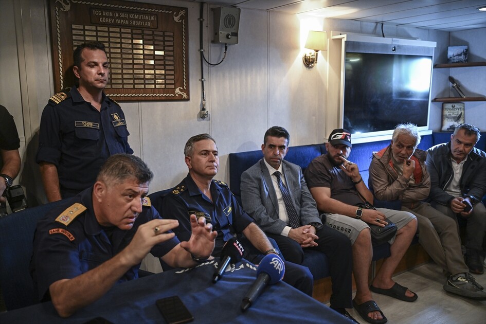 Silivri açıklarındaki kazada batan geminin bulunduğu bölgedeki çalışmalar sürüyor