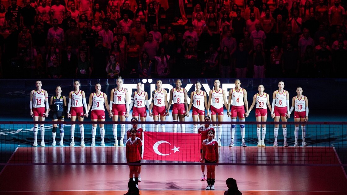 A Milli Kadın Voleybol Takımı, İtalya'yı 3-2 yenerek Avrupa şampiyonu oldu