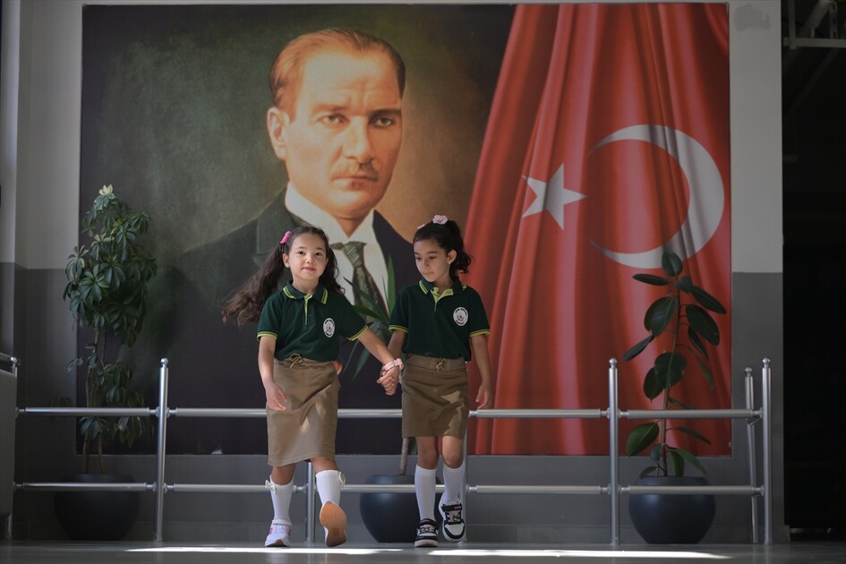 Düzce'de okullarda ilk zil uyum için çaldı
