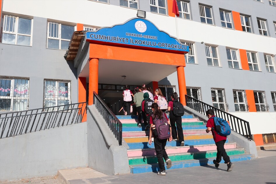 Hakkari'de yeni eğitim öğretim yılı başladı