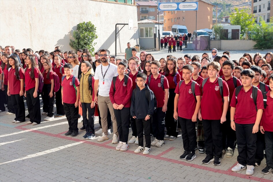 Hakkari'de yeni eğitim öğretim yılı başladı