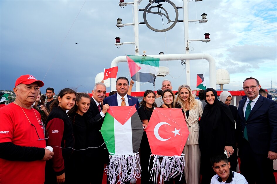İstanbul'da Gazzeli çocuklar için uçurtmalar uçuruldu