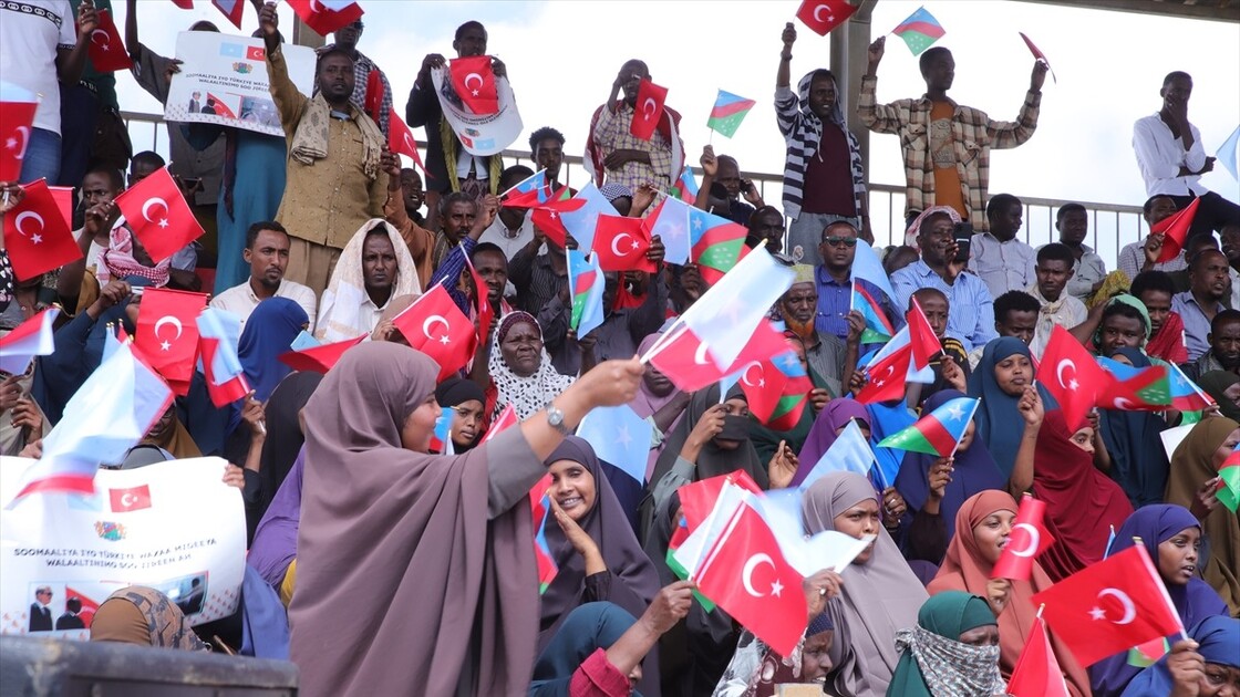 Somalililer Türkiye'ye teşekkür gösterisi düzenledi