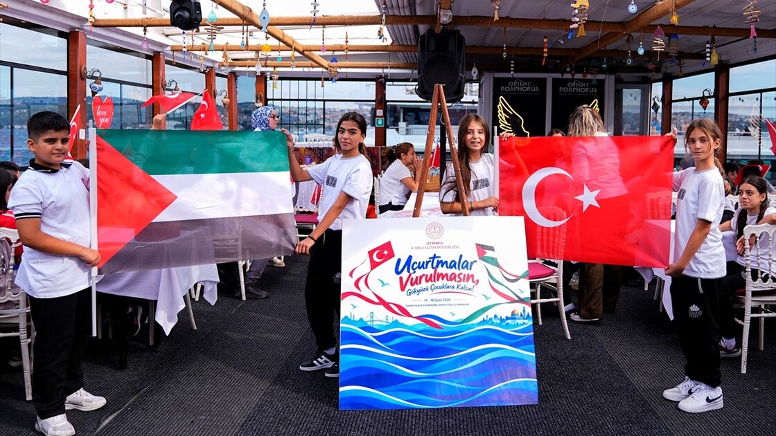İstanbul'da Gazzeli çocuklar için uçurtmalar uçuruldu