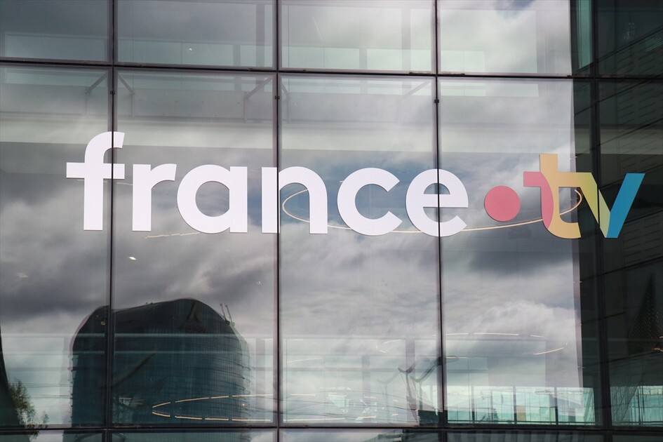 Filistin yanlısı göstericiler Paris'teki France Televisions genel merkezi önünde gösteri düzenledi