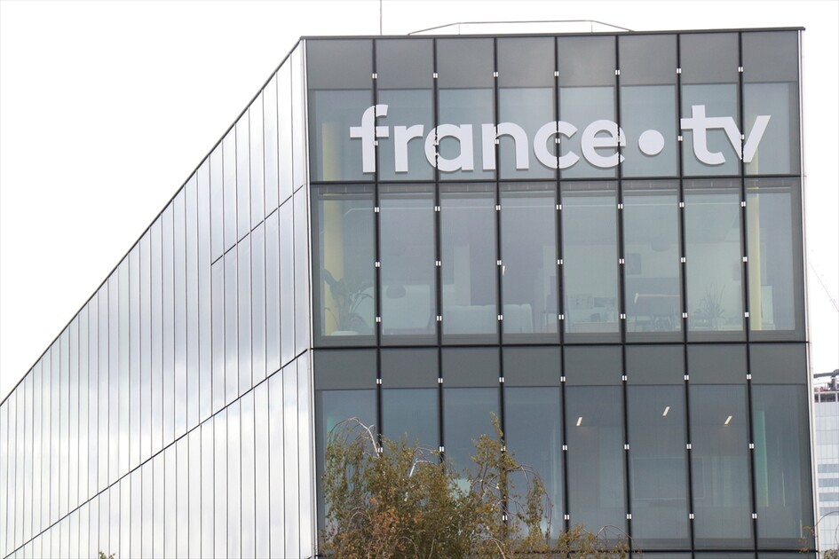 Filistin yanlısı göstericiler Paris'teki France Televisions genel merkezi önünde gösteri düzenledi