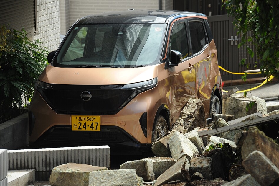 Typhoon Dujuan causes landslide damage in Tokyo