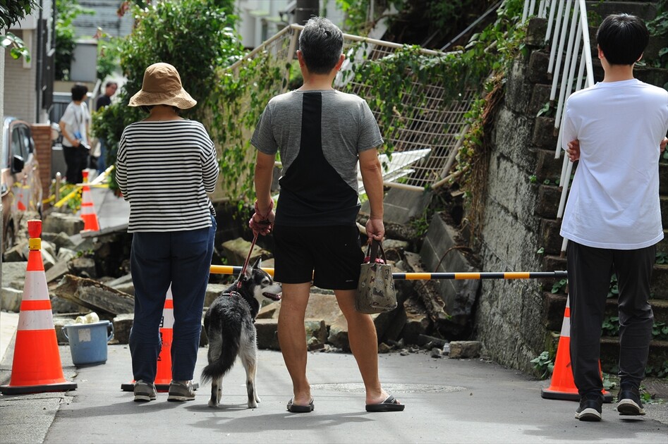 Typhoon Dujuan causes landslide damage in Tokyo