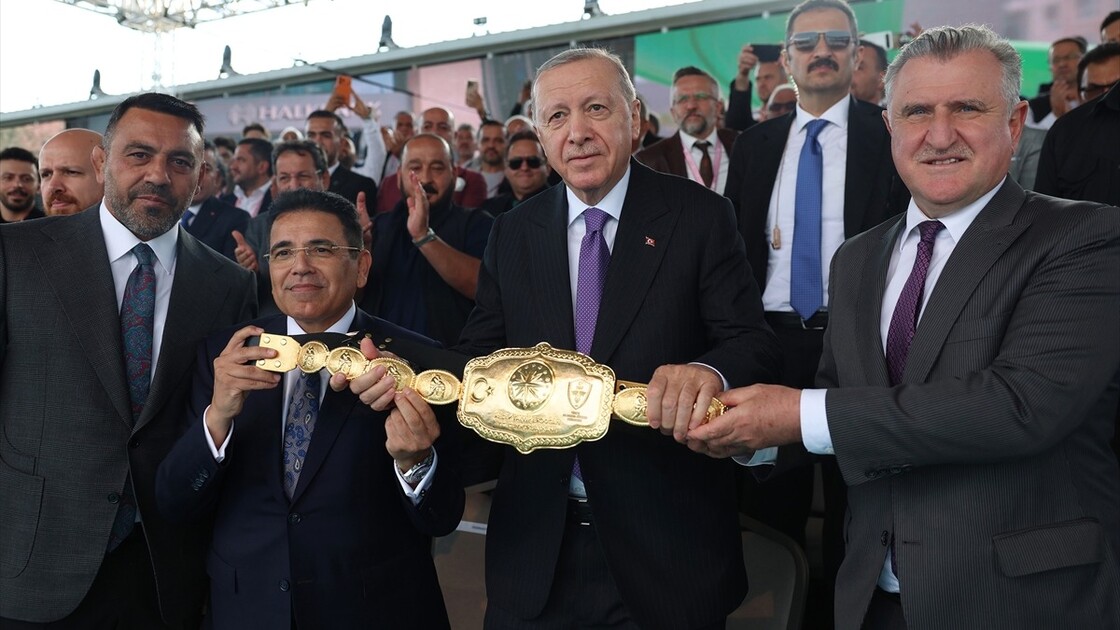 Cumhurbaşkanı Erdoğan, ‘Yağlı Güreş Cumhurbaşkanlığı Kupası’ ödül törenine katıldı