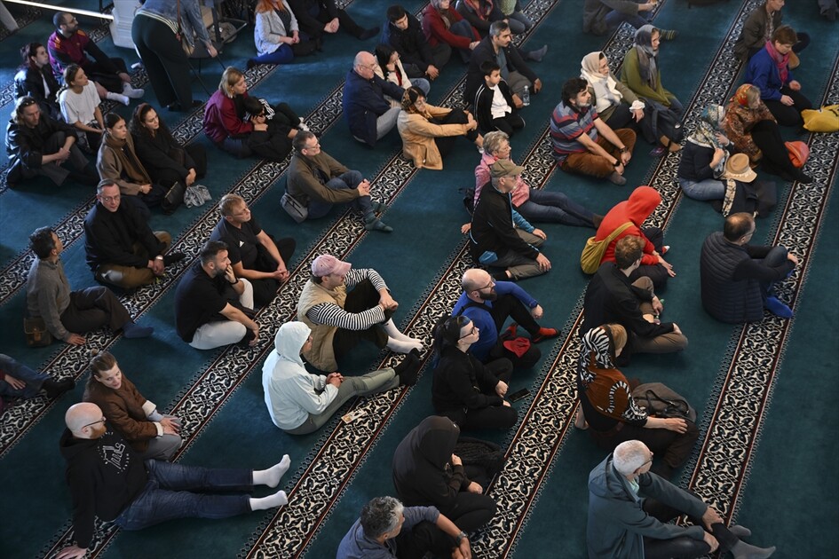 Almanya’da düzenlenen “Açık Cami Günü” etkinliğine yoğun ilgi