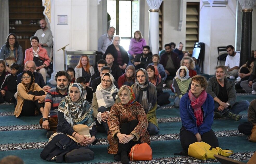 Almanya’da düzenlenen “Açık Cami Günü” etkinliğine yoğun ilgi