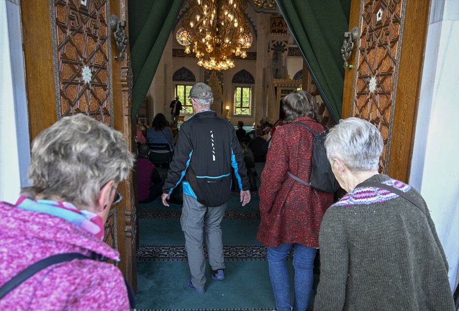 Almanya’da düzenlenen “Açık Cami Günü” etkinliğine yoğun ilgi