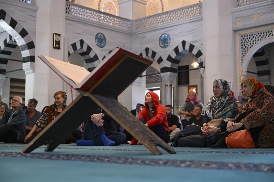 Almanya’da düzenlenen “Açık Cami Günü” etkinliğine yoğun ilgi