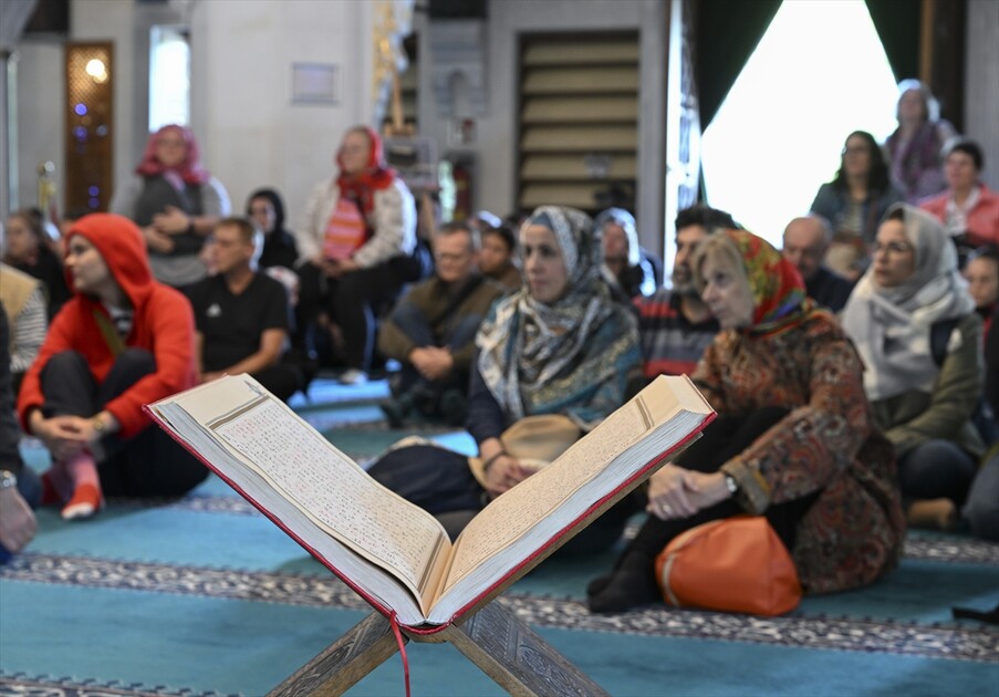 Almanya’da düzenlenen “Açık Cami Günü” etkinliğine yoğun ilgi
