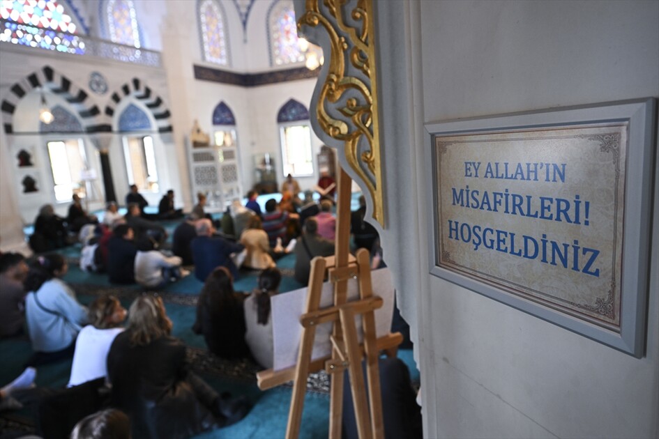 Almanya’da düzenlenen “Açık Cami Günü” etkinliğine yoğun ilgi