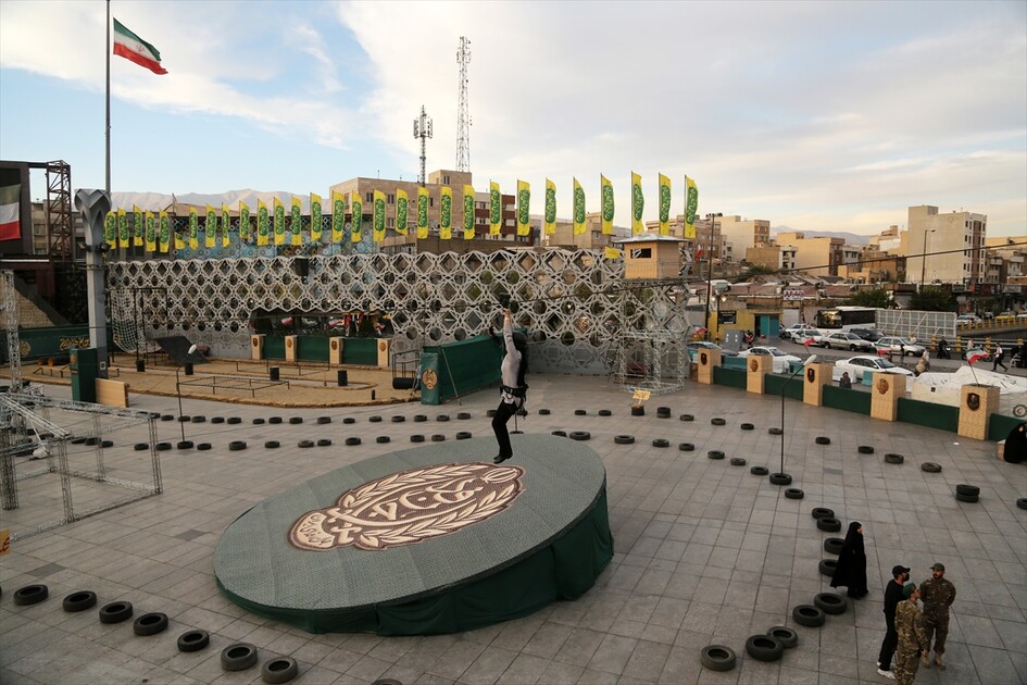 ABD ile gerilimin devam ettiği İran’da sivillere silah eğitimi veriliyor
