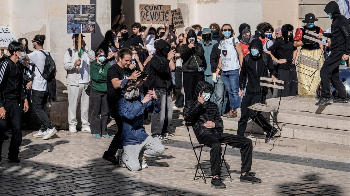 Fransız öğrenciler eğitim koşullarıyla ilgili protestolarına devam ediyor.