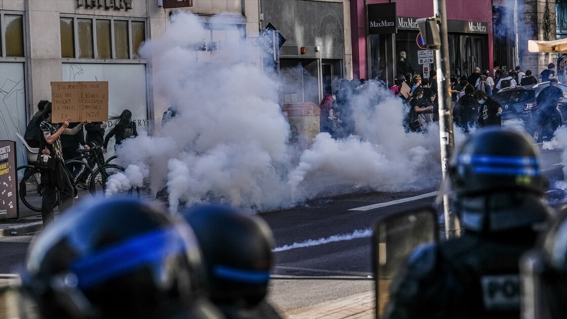 Fransa'nın pek çok kentinde öğrenci eylemleri devam ediyor