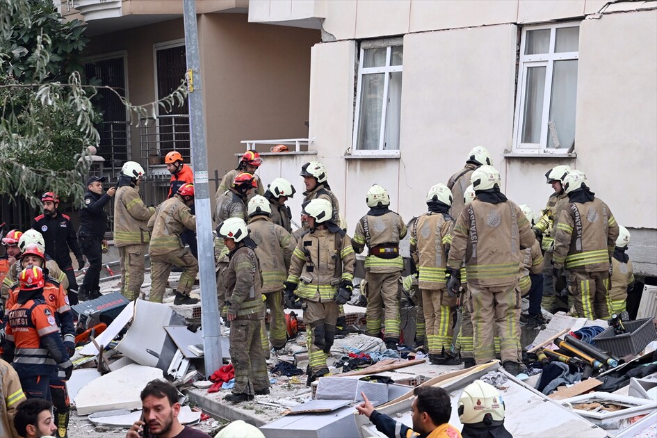 Maltepe’de 7 katlı binada kısmi çökme meydana geldi
