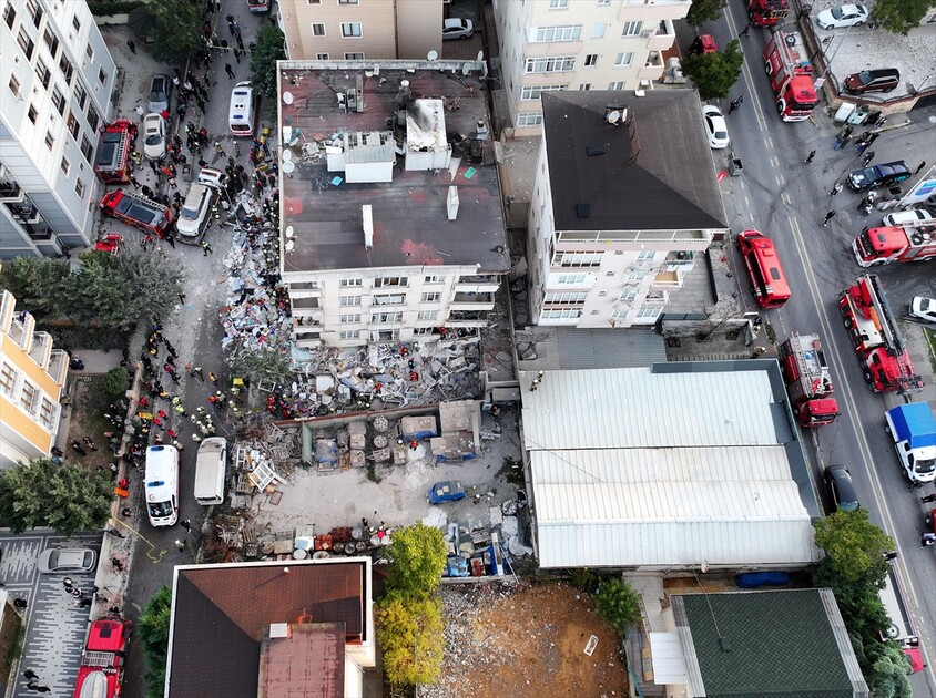 Maltepe’de 7 katlı binada kısmi çökme meydana geldi