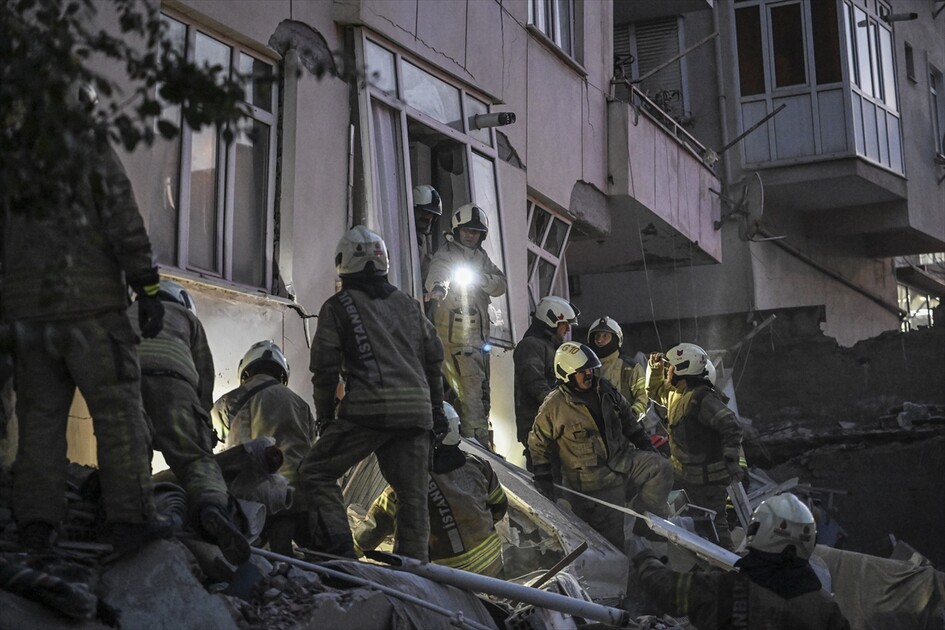 Maltepe’de 7 katlı binada kısmi çökme meydana geldi