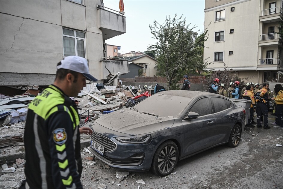 Maltepe’de 7 katlı binada kısmi çökme meydana geldi