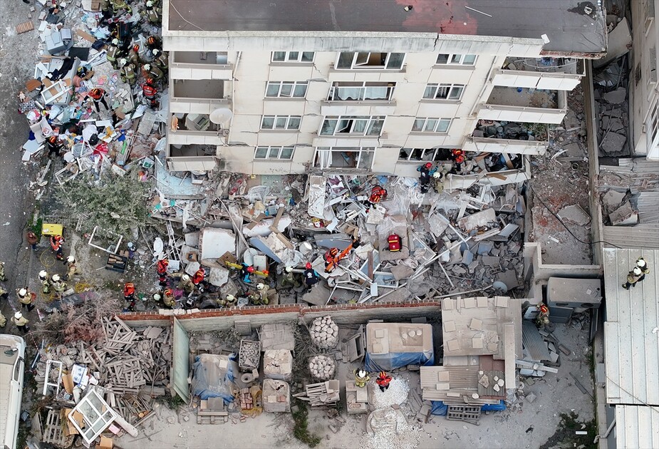 Maltepe’de 7 katlı binada kısmi çökme meydana geldi