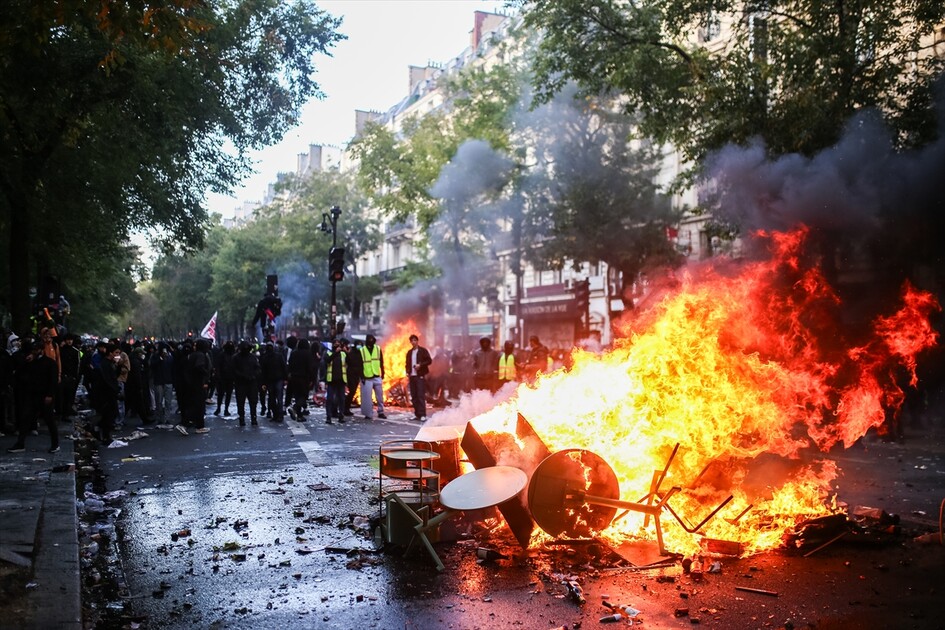 Paris’teki gösterilerde gerginlik tırmanıyor