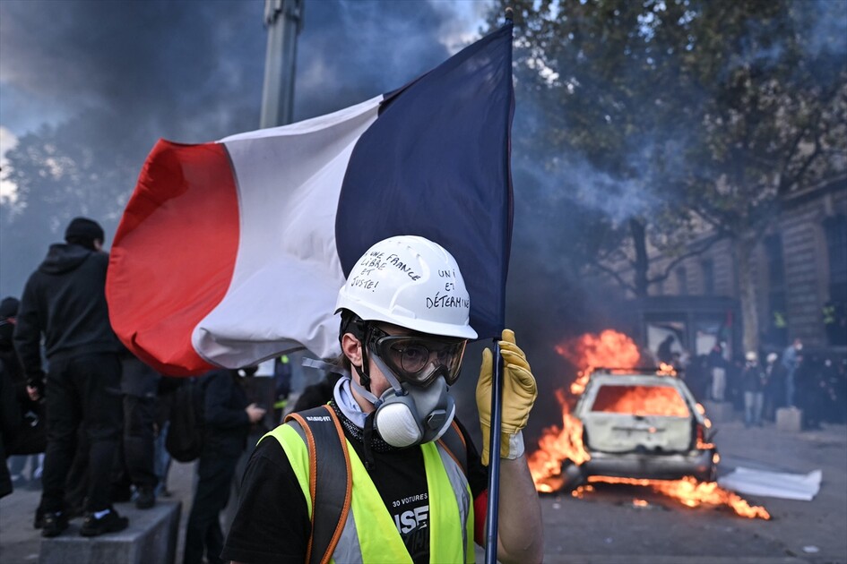 Paris’teki gösterilerde gerginlik tırmanıyor