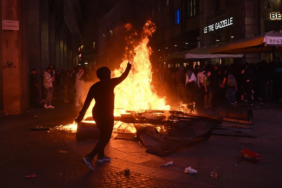 İtalya'da hükümet karşıtı protestolar olaylı geçti