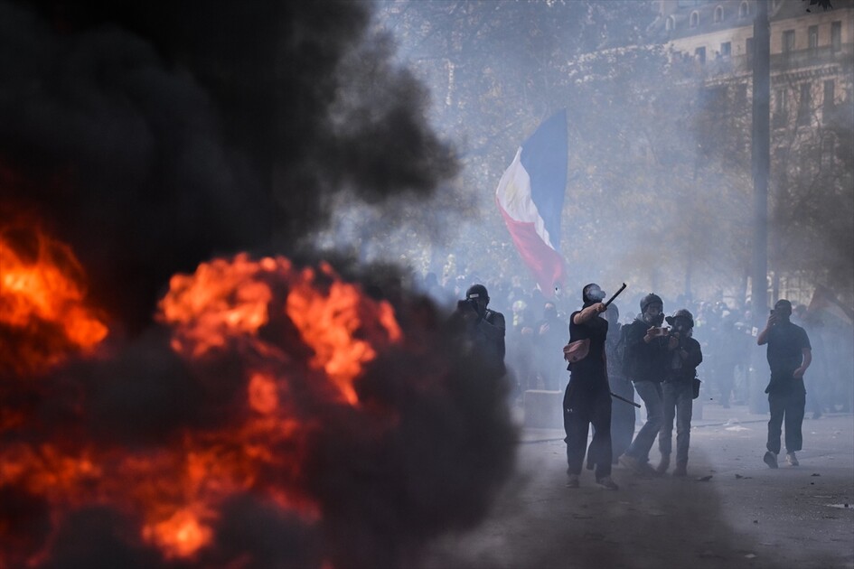Paris’teki gösterilerde gerginlik tırmanıyor