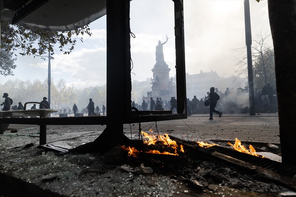 Paris’teki gösterilerde gerginlik tırmanıyor