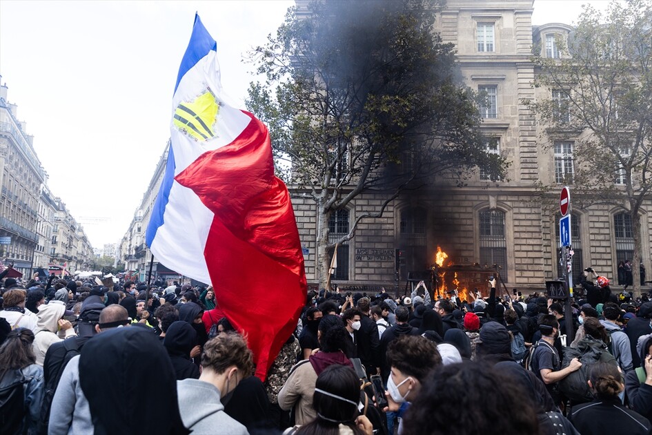 Paris’teki gösterilerde gerginlik tırmanıyor