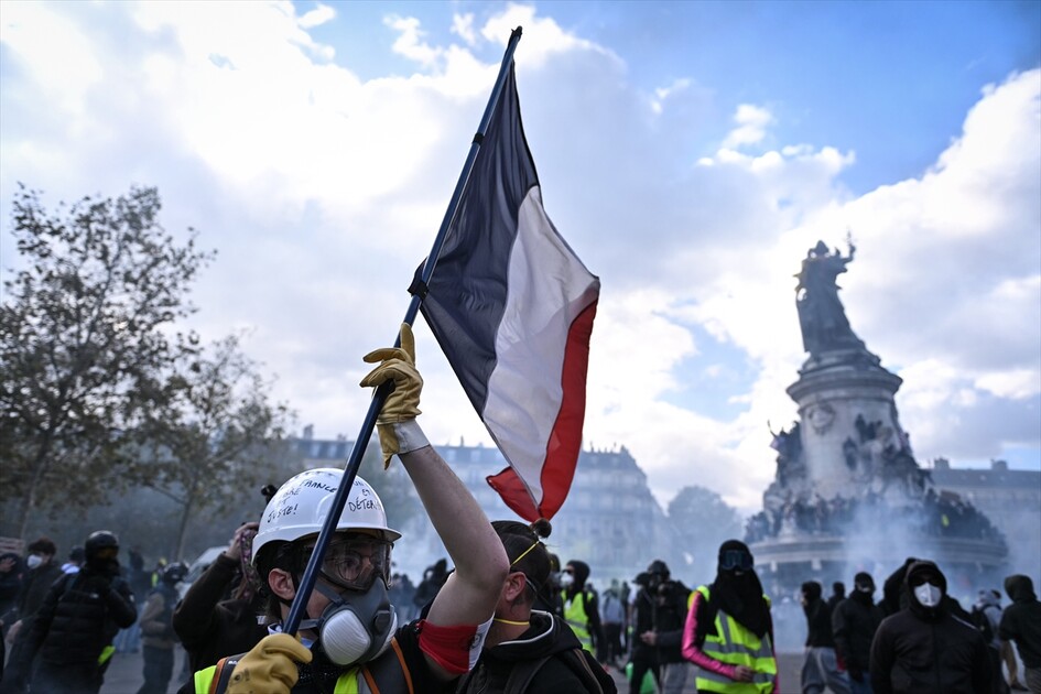 Paris’teki gösterilerde gerginlik tırmanıyor